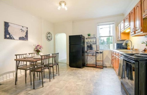 Lancaster House | Inviting Getaway in Downtown Lancaster for Families