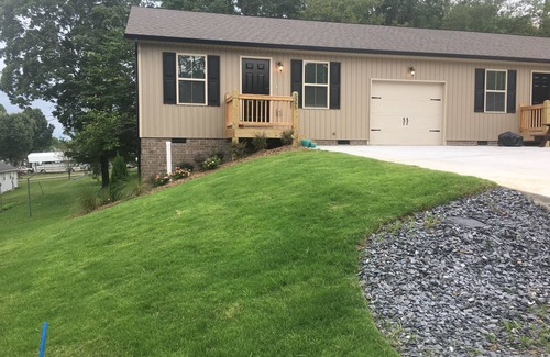 Cleveland House | Tranquil King Bed Retreat Near Lee with Breakfast Included