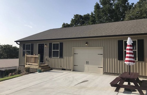 Cleveland House | Tranquil King Bed Retreat Near Lee with Breakfast Included