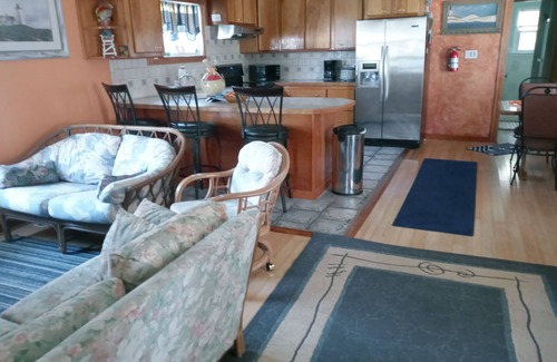 Villas Cottage | Pet-Friendly Haven with Ocean Views & Breathtaking Sunsets