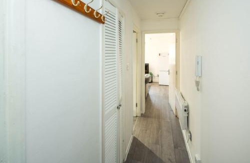 Feltham West Apartment | Inviting Retreat Close to Heathrow with Child-Friendly Perks