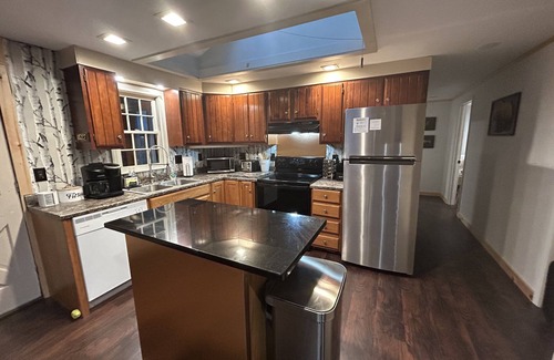Freedom House | Inviting Retreat Near Ossipee Lake, Pet Friendly & Family Ready