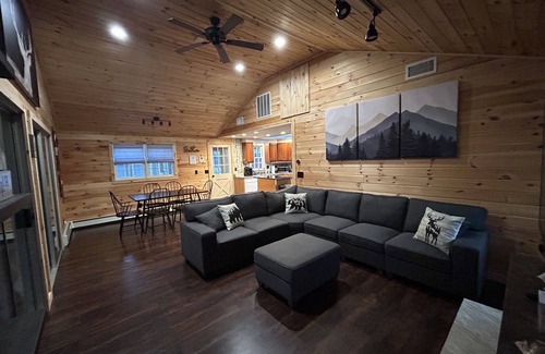 Freedom House | Inviting Retreat Near Ossipee Lake, Pet Friendly & Family Ready
