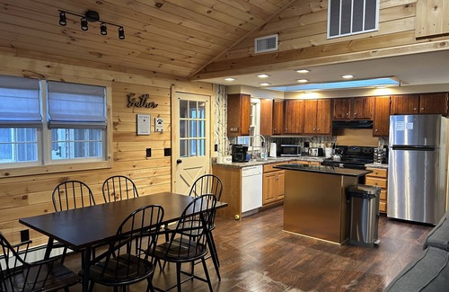 Freedom House | Inviting Retreat Near Ossipee Lake, Pet Friendly & Family Ready