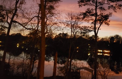 East Dublin House | Cozy retreat on Ben Hall Lake. 2 Bedroom 1 Bath house.