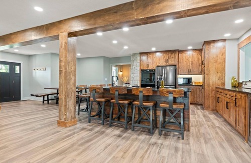 Ray County House | Charming Retreat Near Excelsior Springs with Spa & Dining