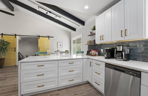 Buda House | Pet-Friendly 3BR/2BA Retreat with Breakfast for Families