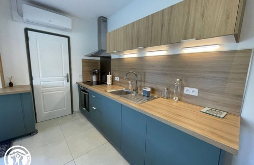 Beauvoir-sur-Mer Cottage | Cozy Retreat with Spa, A/C, and Enclosed Garden Near Noirmoutier
