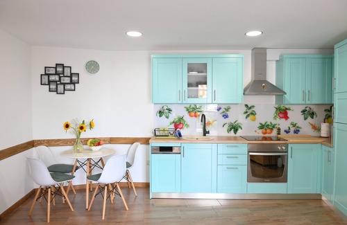 Opatija Apartment | Charming Retro Apartment with Sea View for Family Getaways
