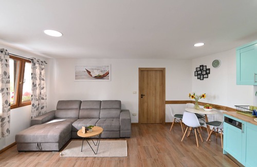 Opatija Apartment | Charming Retro Apartment with Sea View for Family Getaways