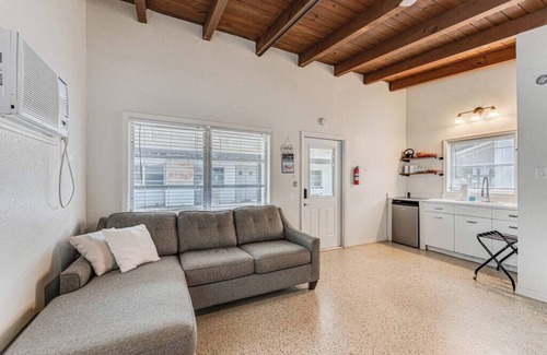 Chassahowitzka Cabin | Inviting River Cabin with Kitchen & Family-Friendly Fun
