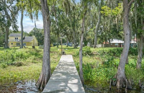 Palatka House | Family-Friendly River Cabin with Dock and Playset