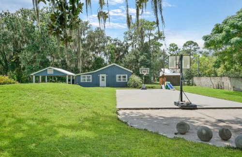 Palatka House | Family-Friendly River Cabin with Dock and Playset