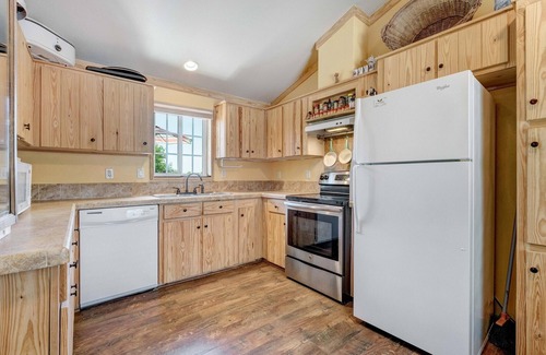 Del Valle Cabin | Romantic River-Front Cabin with Hot Tub & Ocean View