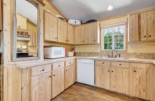 Del Valle Cabin | Romantic River-Front Cabin with Hot Tub & Ocean View