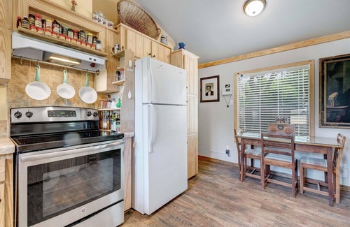 Del Valle Cabin | Romantic River-Front Cabin with Hot Tub & Ocean View