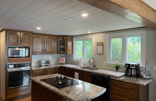 Merrickville-Wolford Cottage | Tranquil Riverfront Cottage with Pool by Rideau River