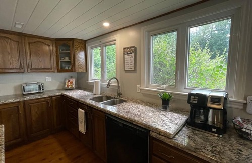Merrickville-Wolford Cottage | Tranquil Riverfront Cottage with Pool by Rideau River