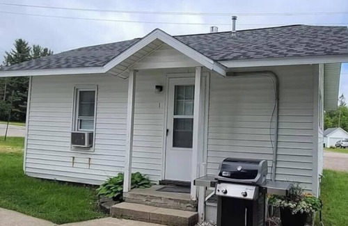Indian River House | Cozy Riverfront Getaway 1BR + Sleeper Sofa