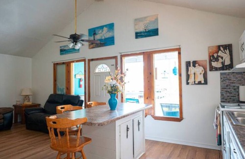 Shoreline Park House | Inviting Riverfront House with Pool & Spa for Memorable Stays