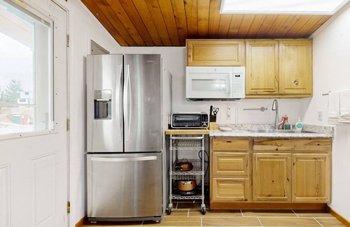 Mount Vernon Apartment | Welcoming Riverside Cabin with Kitchenette & Pet-Friendly Perks