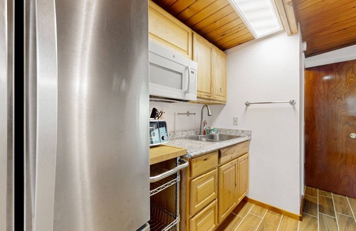 Mount Vernon Apartment | Welcoming Riverside Cabin with Kitchenette & Pet-Friendly Perks