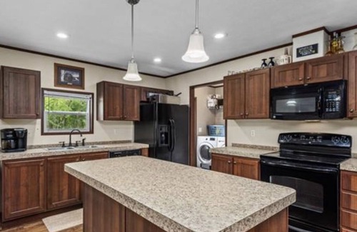 Jasper House | Inviting Riverside Retreat with Family-Friendly Amenities