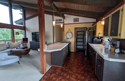 Braden River Cabin | Riverside Lodge Retreat: Family-Friendly Getaway Awaits