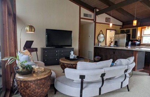 Braden River Cabin | Riverside Lodge Retreat: Family-Friendly Getaway Awaits