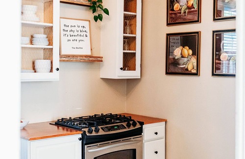 Hermann House | Inviting Riverview Cottage Just Steps from Downtown