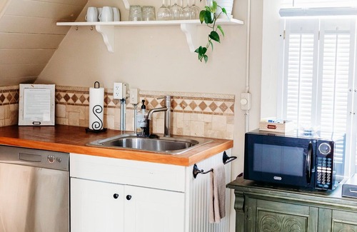 Hermann House | Inviting Riverview Cottage Just Steps from Downtown