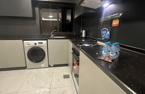 Suwailih Apartment | Charming Rooftop Retreat with Breakfast & Pet-Friendly Perks