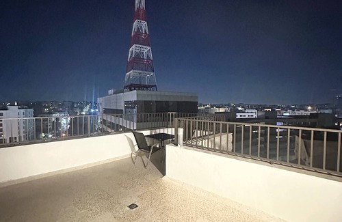 Suwailih Apartment | Charming Rooftop Retreat with Breakfast & Pet-Friendly Perks