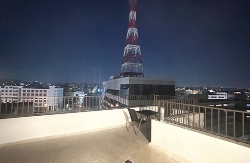 Suwailih Apartment | Charming Rooftop Retreat with Breakfast & Pet-Friendly Perks
