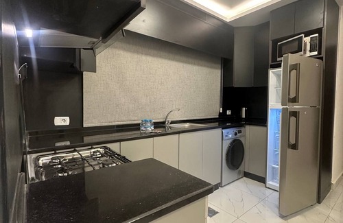 Suwailih Apartment | Inviting Rooftop Retreat with 24-Hour Services