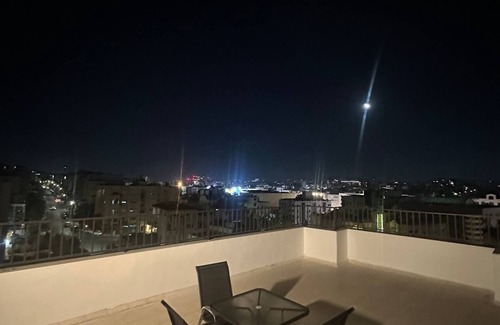 Suwailih Apartment | Inviting Rooftop Retreat with 24-Hour Services