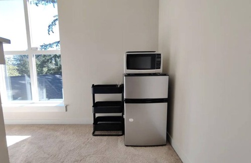 Tukwila House | Convenient Stay Near SeaTac Airport with Breakfast Included