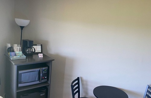 Davenport Apartment | Inviting Room with Scenic Lake Roosevelt Views