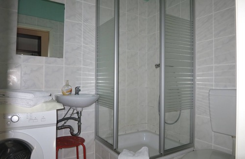 Prenzlauer Berg Apartment | Inviting Room in Berlin City with Pool and Breakfast