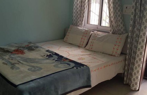 Sindhi Camp House | Comfortable Rooms Near Top Attractions Await You