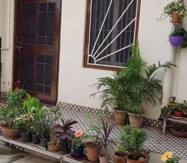 Sindhi Camp House | Comfortable Rooms Near Top Attractions Await You