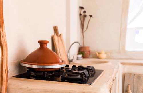 Tamrhakht House | Comfortable Room at DesArt Hostel, Steps from Devils ROCK