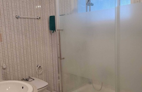 Cova da Piedade Apartment | Cozy room in local family's apartment