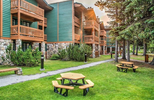 Lake Louise Apartment | Inviting Mountain Retreat with Ski Lockers & Relaxing Spa