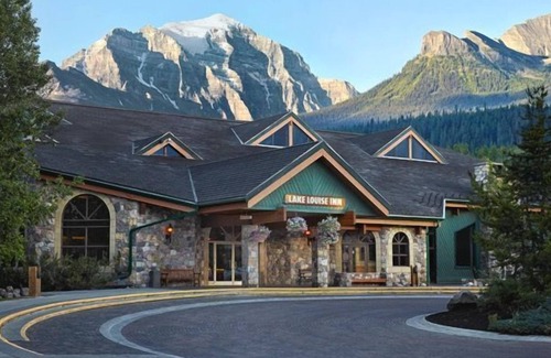 Lake Louise Apartment | Inviting Mountain Retreat with Ski Lockers & Relaxing Spa