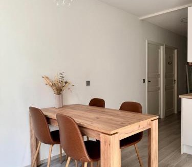 Lantinen District Apartment | Cozy Room with Private Balcony in Prime location