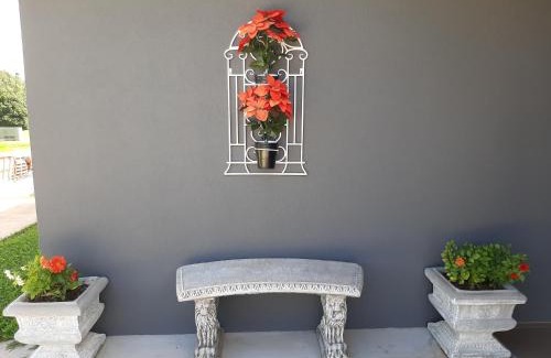 Atherton House | Comfortable Guest Room with Private Entrance & Kitchen