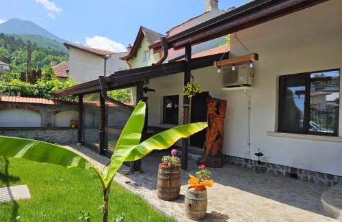 Vratsa Apartment | Charming Rooms in Vratsa with Hot Tub & Pet-Friendly Options