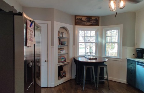 Leavenworth House | Charming Rustic Bungalow with Spa and Hot Tub Amenities