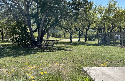 Utopia Cabin | Inviting Rustic Cabin in Paradise - Ideal for Eclipse Viewing